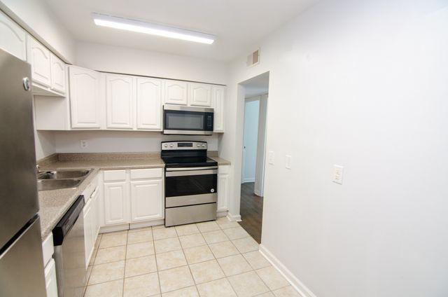 515 Basswood Ave Apt B21, Nashville, TN 37209