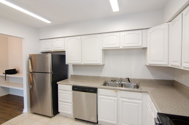 515 Basswood Ave Apt B21, Nashville, TN 37209