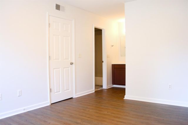 515 Basswood Ave Apt B21, Nashville, TN 37209