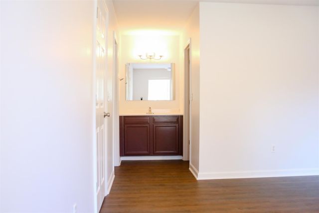 515 Basswood Ave Apt B21, Nashville, TN 37209