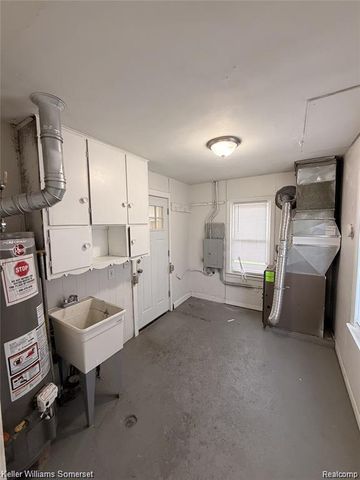 8226 Prospect Avenue, Warren, MI 48089