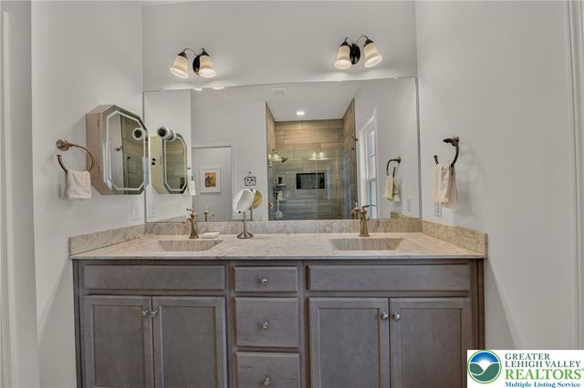 3943 Victors Way, Bethlehem Twp, PA 18045