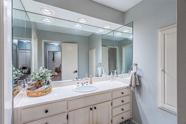 4117 Aragon Drive, Fort Worth, TX 76133