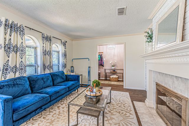 4117 Aragon Drive, Fort Worth, TX 76133