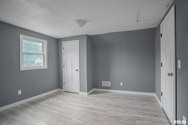 617 6TH Avenue S, Clinton, IA 52732