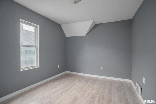 617 6TH Avenue S, Clinton, IA 52732