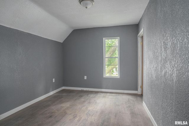 617 6TH Avenue S, Clinton, IA 52732