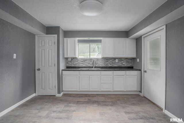 617 6TH Avenue S, Clinton, IA 52732