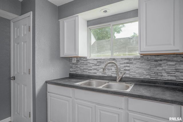 617 6TH Avenue S, Clinton, IA 52732