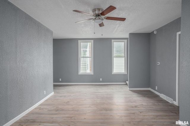 617 6TH Avenue S, Clinton, IA 52732