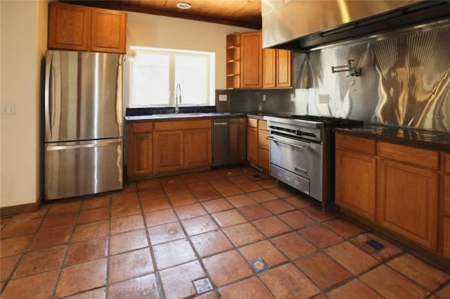 7200 Kahms, Cobb, CA 95426