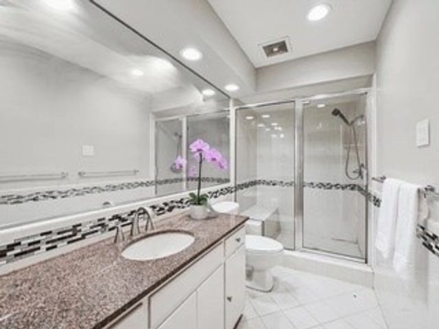 6820 E Mockingbird Lane, Dallas, TX 75214