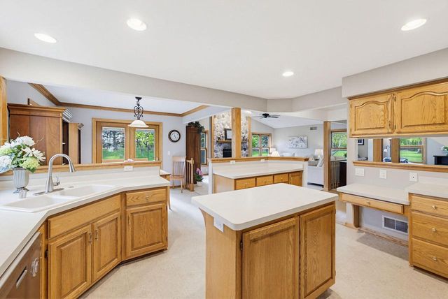 W329N4063 High Hill COURT, Nashotah, WI 53058