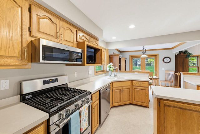 W329N4063 High Hill COURT, Nashotah, WI 53058