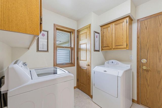 W329N4063 High Hill COURT, Nashotah, WI 53058