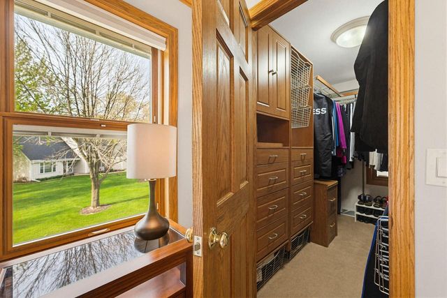 W329N4063 High Hill COURT, Nashotah, WI 53058