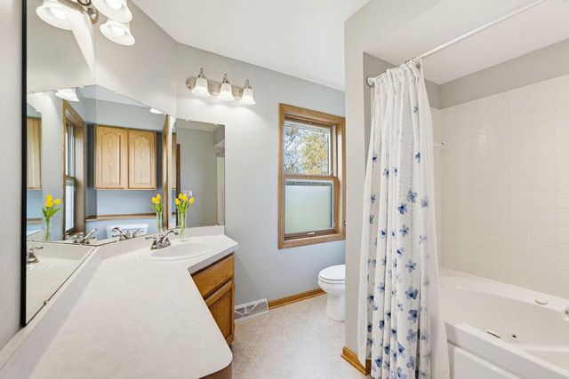 W329N4063 High Hill COURT, Nashotah, WI 53058