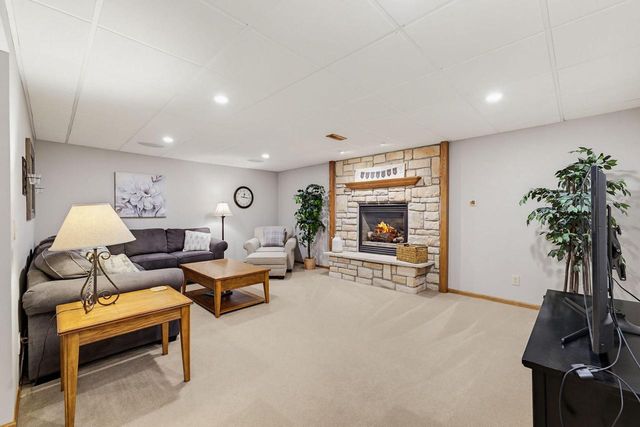 W329N4063 High Hill COURT, Nashotah, WI 53058