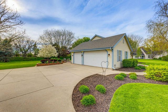 W329N4063 High Hill COURT, Nashotah, WI 53058
