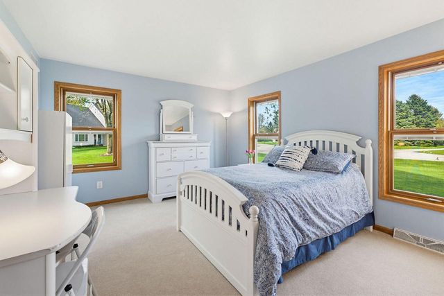 W329N4063 High Hill COURT, Nashotah, WI 53058