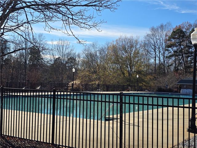 131 Loop Circle, Westminster, SC 29693