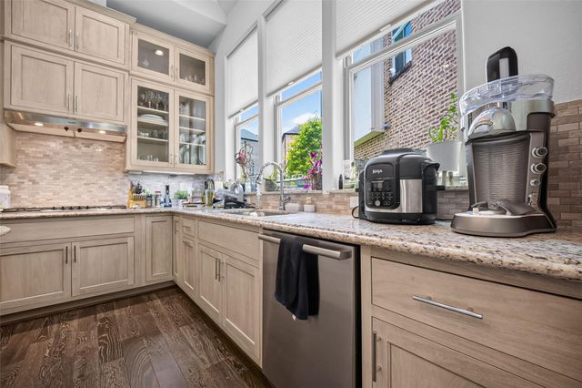 2703 Kinsley Oaks Drive, Houston, TX 77007