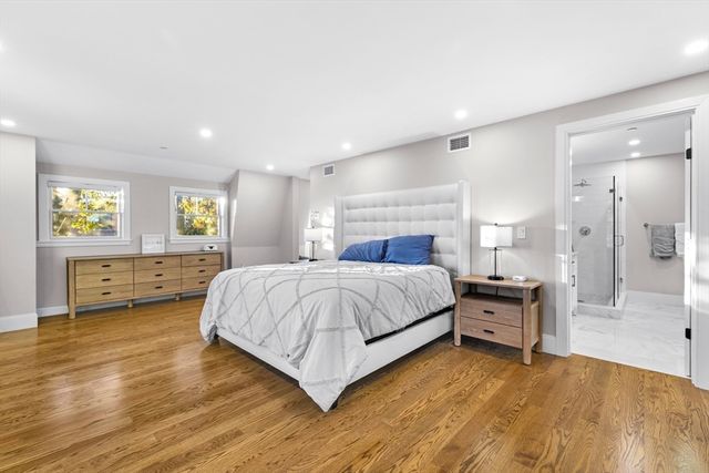 24 Selkirk 24-4, Boston, MA 02135