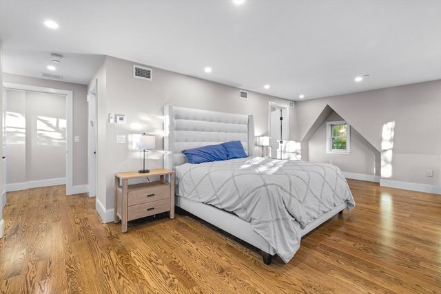 24 Selkirk 24-4, Boston, MA 02135