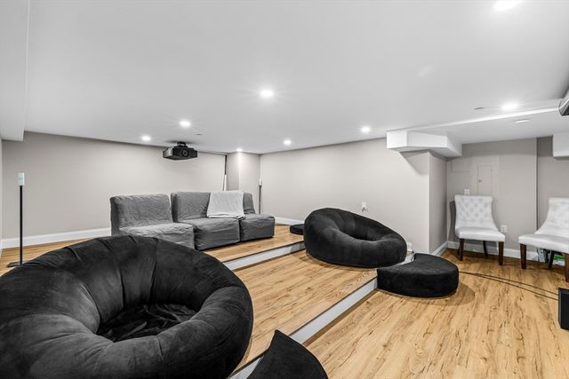 24 Selkirk 24-4, Boston, MA 02135