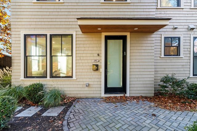 24 Selkirk 24-4, Boston, MA 02135