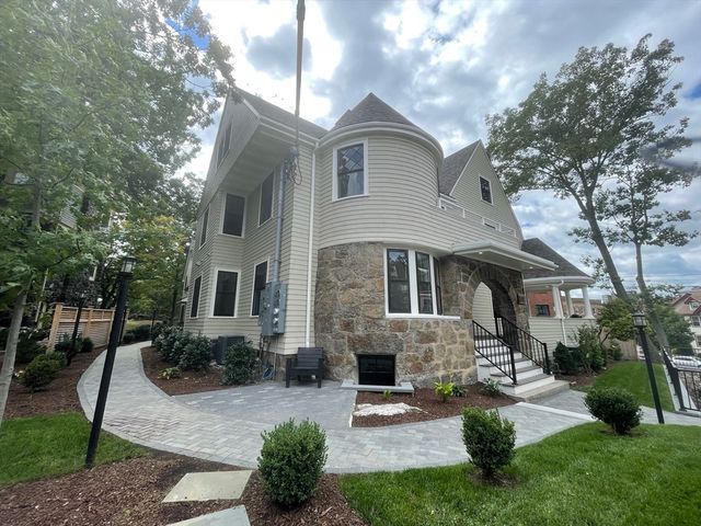24 Selkirk 24-4, Boston, MA 02135