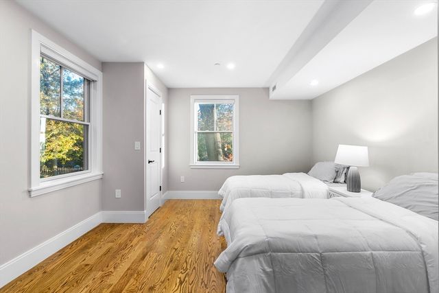 24 Selkirk 24-4, Boston, MA 02135