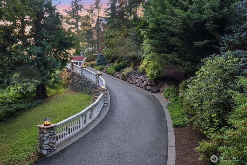 Image 2 of property listing at 4155 212th Way SE, Sammamish, WA 98075