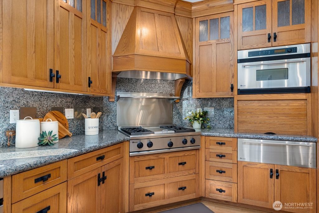 Image 12 of property listing at 4155 212th Way SE, Sammamish, WA 98075