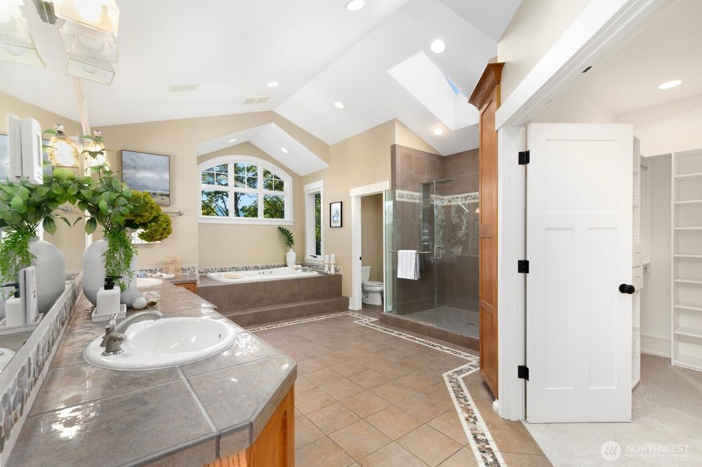Image 20 of property listing at 4155 212th Way SE, Sammamish, WA 98075