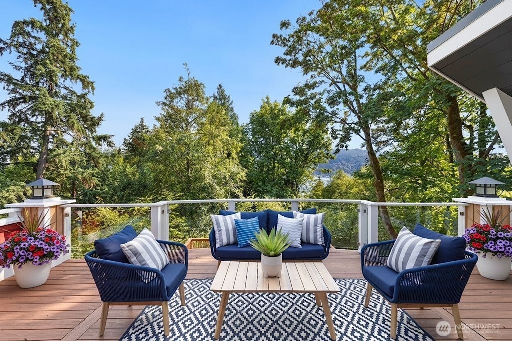 Image 32 of property listing at 4155 212th Way SE, Sammamish, WA 98075