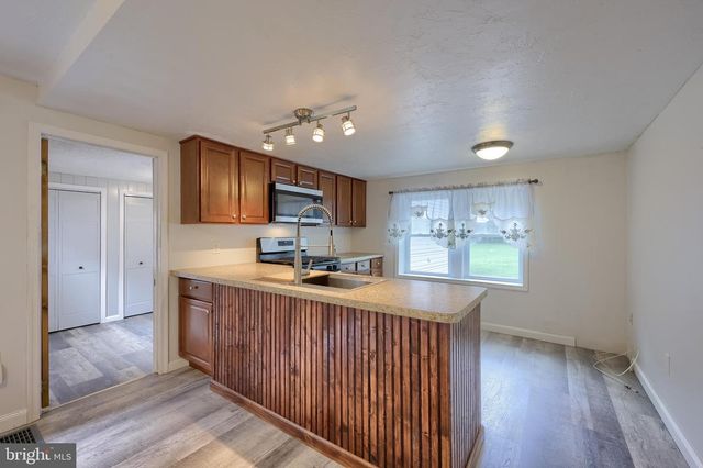 125 MEADOW RD, York, PA 17406