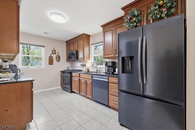 47 Pudding Stone Way, Lopatcong Twp., NJ 08865