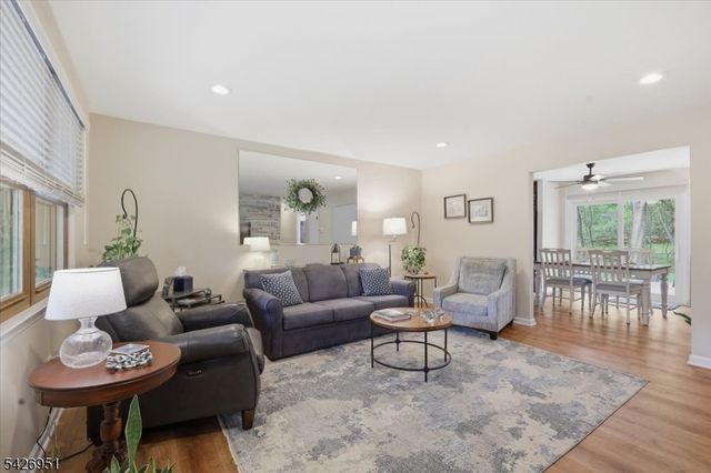 47 Pudding Stone Way, Lopatcong Twp., NJ 08865