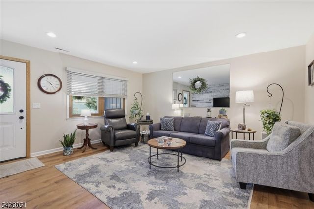 47 Pudding Stone Way, Lopatcong Twp., NJ 08865