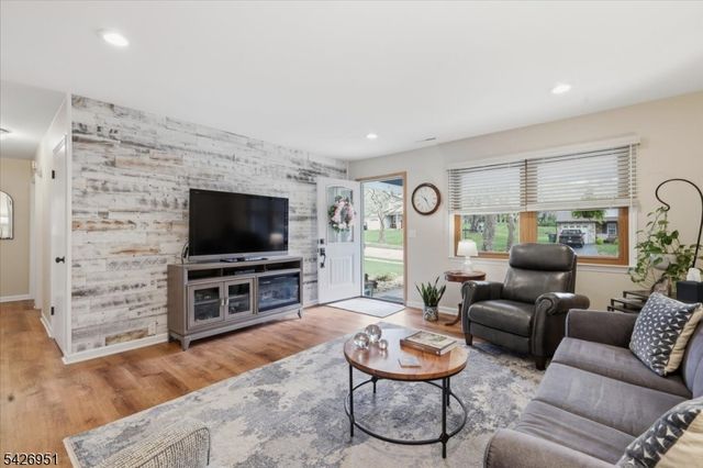 47 Pudding Stone Way, Lopatcong Twp., NJ 08865