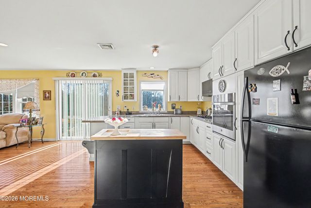 22 Burki Place, Freehold, NJ 07728