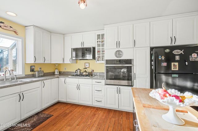 22 Burki Place, Freehold, NJ 07728