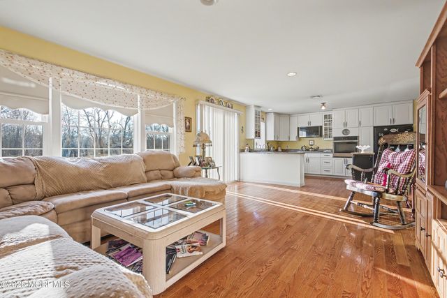 22 Burki Place, Freehold, NJ 07728