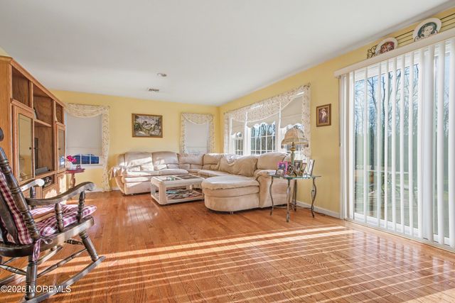 22 Burki Place, Freehold, NJ 07728