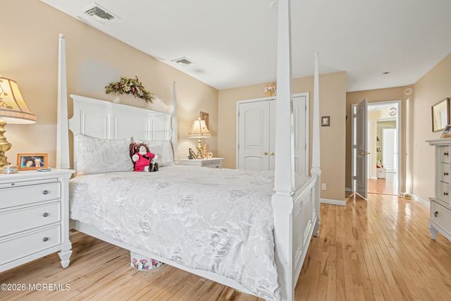 22 Burki Place, Freehold, NJ 07728