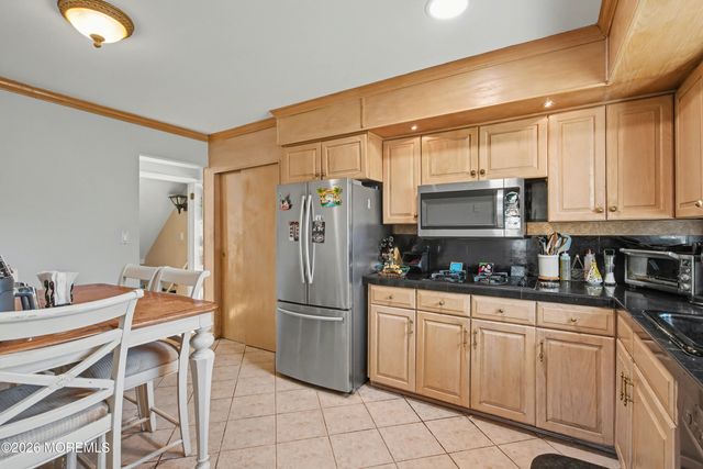 22 Burki Place, Freehold, NJ 07728