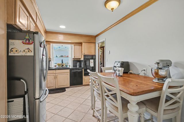 22 Burki Place, Freehold, NJ 07728