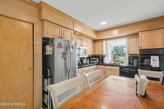 22 Burki Place, Freehold, NJ 07728