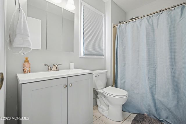 22 Burki Place, Freehold, NJ 07728